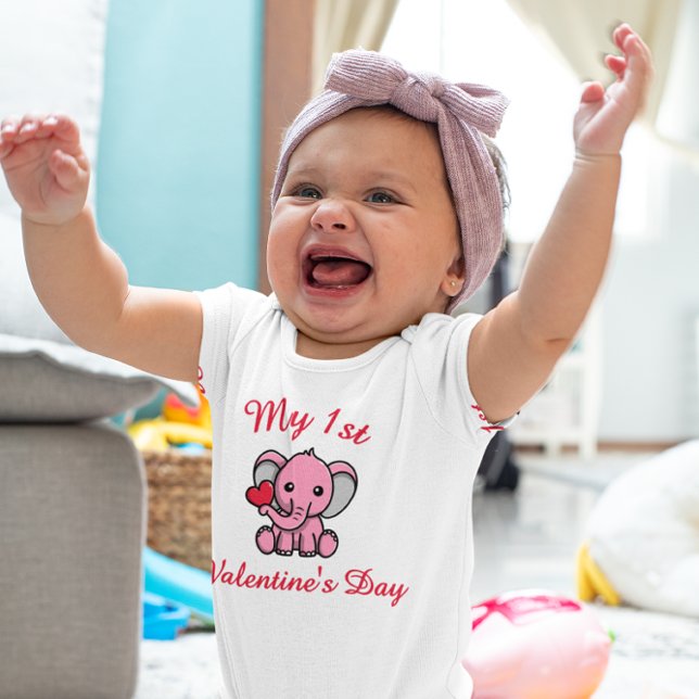 Body Para Bebê My 1st Valentine’s Day – Cute Elephant With Heart (Criador carregado)