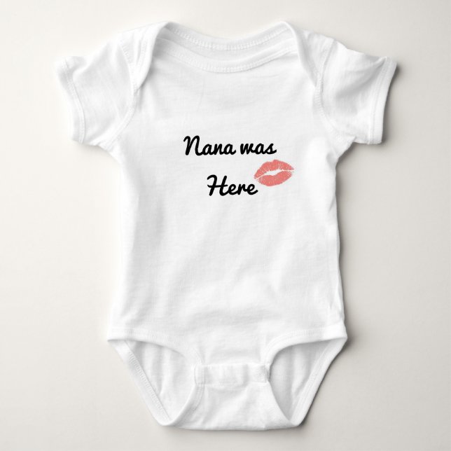 Body Para Bebê Nana Was Here Lipstick Kiss Funny Baby Bodysuit (Frente)