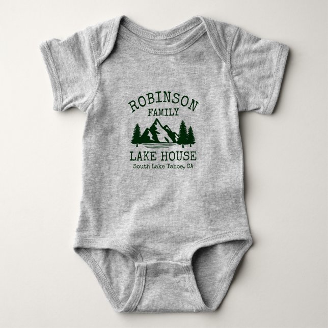 Body Para Bebê Nome da família Lago House Forest Silhouette (Frente)