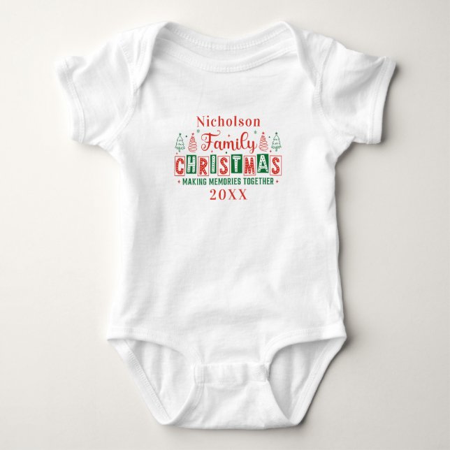 Body Para Bebê Nome da família personalizada Red Green Christmas (Frente)