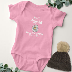 Body Para Bebê Nome de Bebê Rosa e Branco Fofo Data de Nascimento