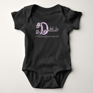 Body Para Bebê Nome Delilah que significa corações monográficos r