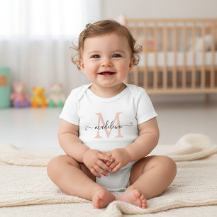 Body Para Bebê Nome Personalizado em Monograma Rosa Suave