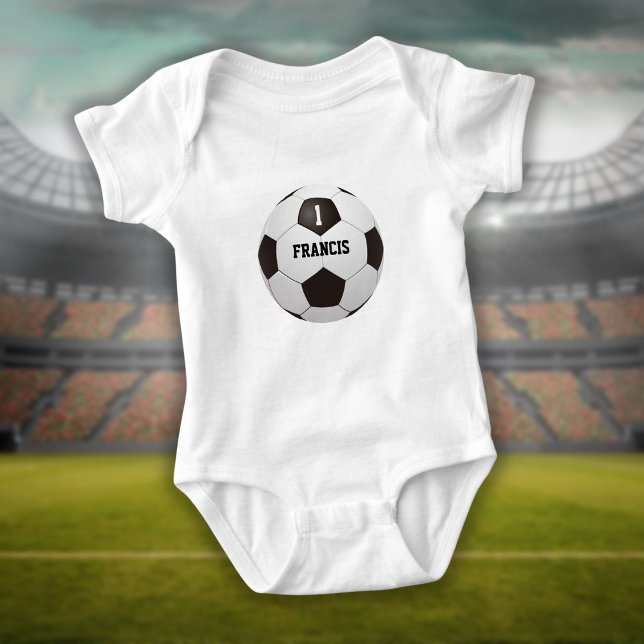 Body Para Bebê Nome Personalizado Número de bola de futebol (Personalized Name Number Soccer Ball Baby Bodysuit)