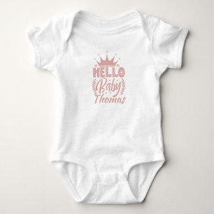 Body Para Bebê Olá Bebê com Coroa Nome do Bebê, Rosa Bege