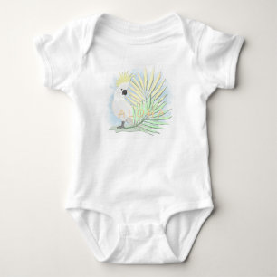 Body Para Bebê Papagaio branco cacatua em folhas de palmeira.