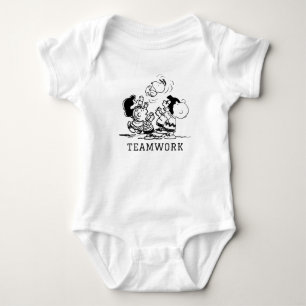 Body Para Bebê Peanuts Gang Levantando Esnoopia