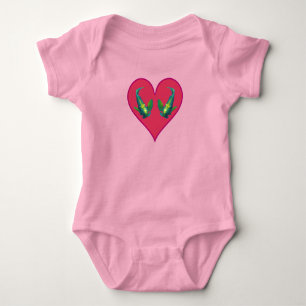 Body Para Bebê Peixes-Anjo Gêmeos em um Coração Vermelho - Ilustr