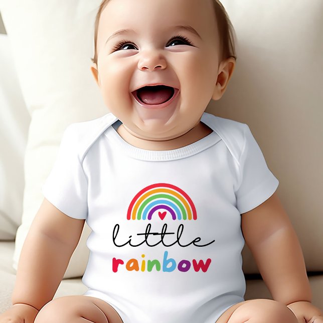 Body Para Bebê Pequeno Arco-Íris Orgulho Cute Bebê Roupa (Celebrate Pride Day with our adorable "Little Rainbow" baby bodysuit!)