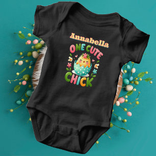 Body Para Bebê Pintinho em Ovo, cercado por flores, personalizado