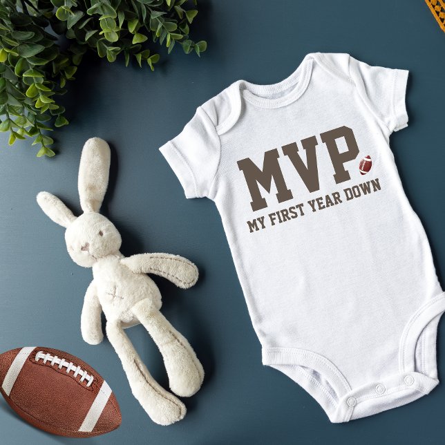 Body Para Bebê Primeiro Ano De Baixo O Futebol MVP Birthday Boy (MVP - birthday boy bodysuit - football themed birthday "First year down")