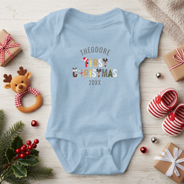 Body Para Bebê Primeiro Bodysuit de Natal Nome Cartas Festivas Be (First Christmas Boy Name Festive Baby Bodysuit. Just add a name and year)