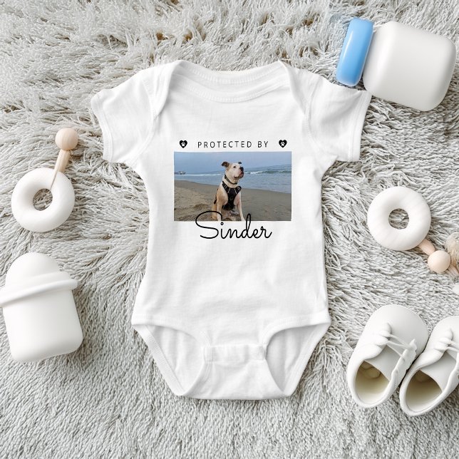 Body Para Bebê Protegido Por Foto De Cachorro Personalizada  (Protected By Dog Photo Personalized Baby Bodysuit)