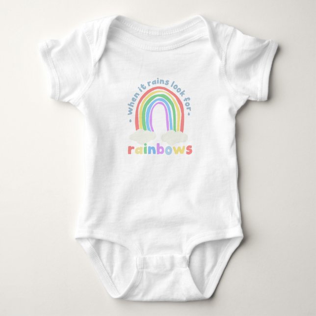 Body Para Bebê Quando chove procure o bebê dos arcos-íris de uma (Frente)