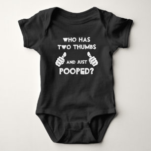 Body Para Bebê "Quem tem dois polegares e apenas pooped?" roupa