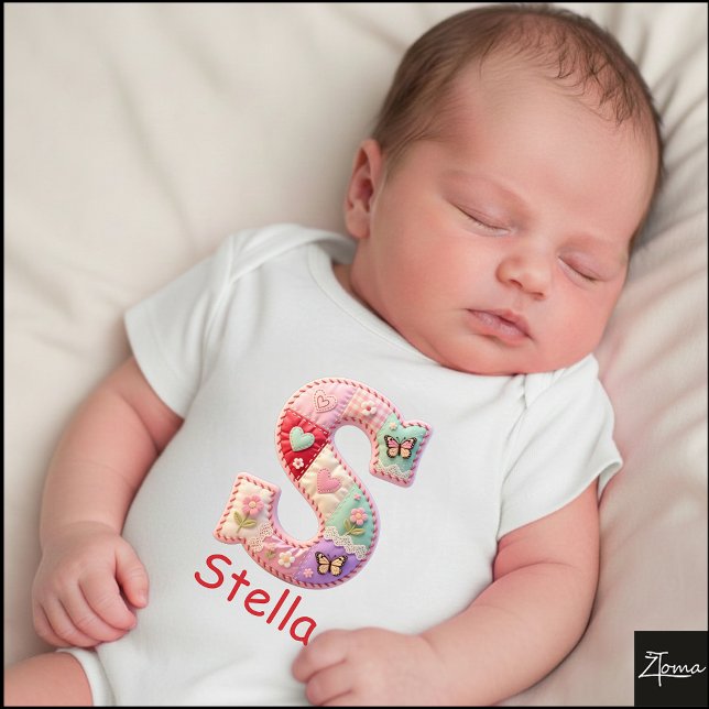 Body Para Bebê Quilted Patchwork Initial Letter S Nursery (This is a sample design. There are several models to choose from, with the name and color changed.)