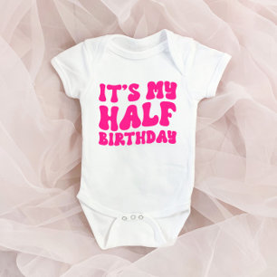 Body Para Bebê Retro Pink It's My Half Birthday 6 Month Milestone