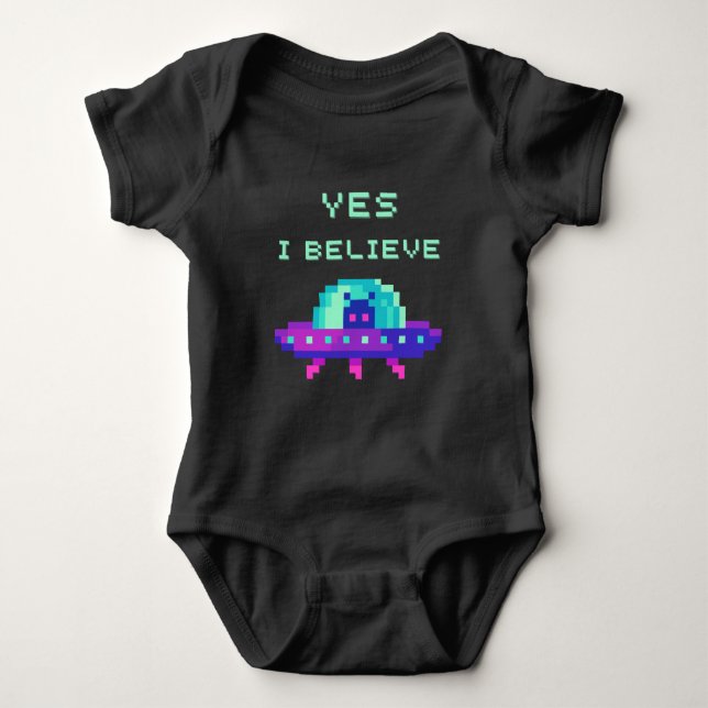 Body Para Bebê Sim, eu acredito na Arte Pixel de Espaçonave Voado (Frente)