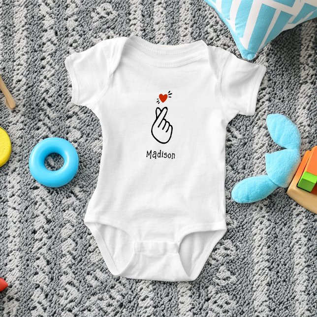 Body Para Bebê Símbolo de Amor Coreano Moderno (Modern Korean Love Symbol Baby Bodysuit)