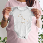 Body Para Bebê Símbolo Zodiac Moderno Taurus Dourado | Elemento T<br><div class="desc">Símbolo Zodiac Moderno Taurus Dourado | Elemento Terra</div>
