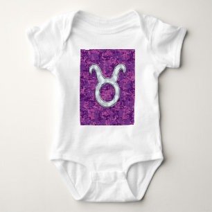 Body Para Bebê Sinal de Mãe de Pearl Taurus Zodiac na Camo Digit