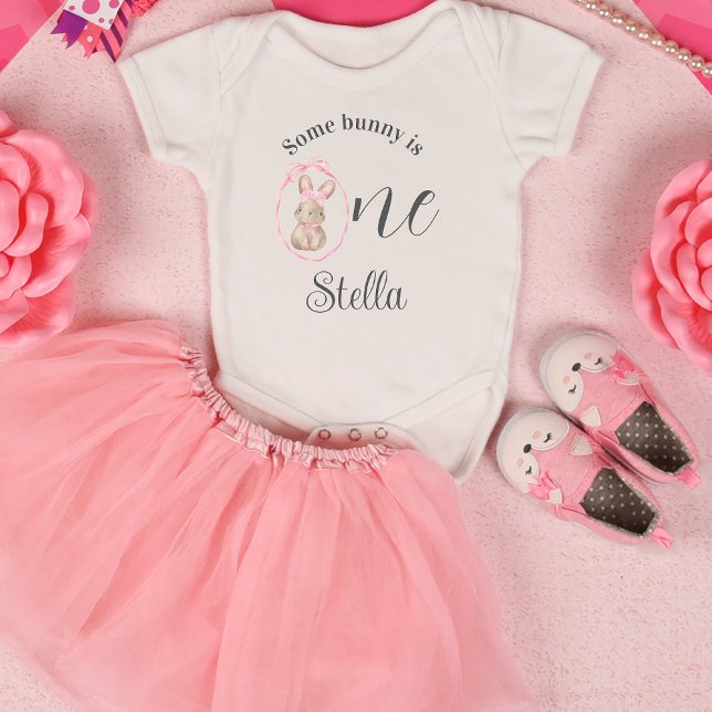 Body Para Bebê Some Bunny Bodysuit 1st Birthday Outfit (Criador carregado)