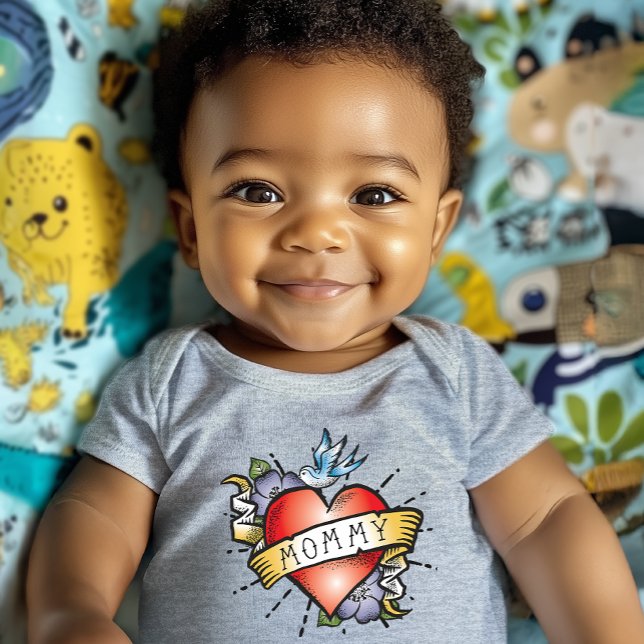 Body Para Bebê Tatuagem de mamãe (A Mommy tattoo right on his / her little chest! It will make a beautiful gift for new moms.)