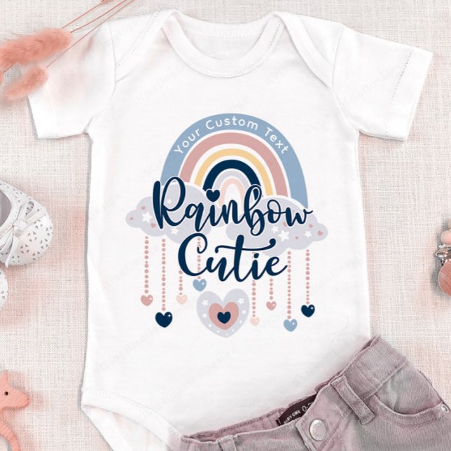 Body Para Bebê Texto personalizado do Rainbow Cutie and Hearts Gi (Criador carregado)