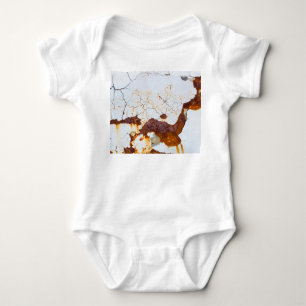 Body Para Bebê Tinta branca rachada, carro enferrujado.