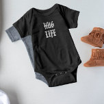 Body Para Bebê Tipografia Gótica Urbana Encantada<br><div class="desc">O traje de bebê bonito tem o texto branco "Vida Úmida" na fonte gótica branca e urbana sobre fundo preto</div>