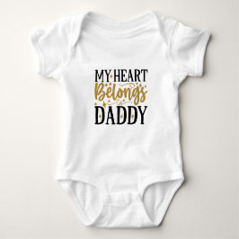 Body Para Bebê Tipografia Meu Coração Pertence ao Papai