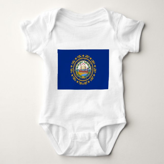 Body Para Bebê Traje de bebê patriótico com bandeira de New Hamps (Frente)