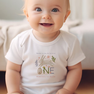 Body Para Bebê Um coelhinho é um aniversário de 1rua de uma garot