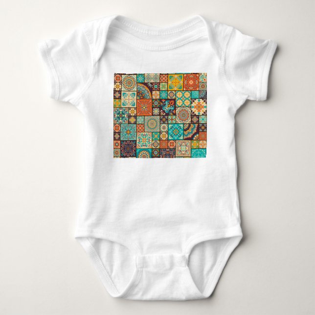 Body Para Bebê Um padrão de azulejo islâmico e árabe. (Frente)