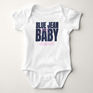 Body Para Bebê Um Pequeno Bebê de Jean Azul Menina Bebê de Denim
