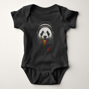 Body Para Bebê Um urso panda preto e branco vestindo um traje esp