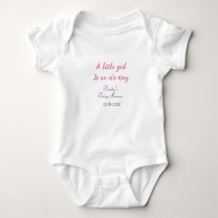Body Para Bebê Uma menina a caminho baby shower rosa nome