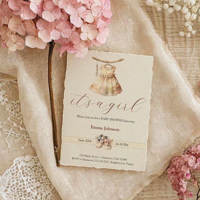Boho Chic Girl Vestir BeigChá de fraldas Convite (Boho Chic Girl Dress Beige Baby Shower Invitation)
