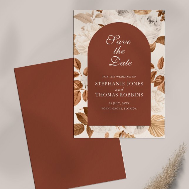 Boho Elegante Terracotta Salve o Cartão de Data (Boho Elegant Terracotta Save the Date Card on white table.)