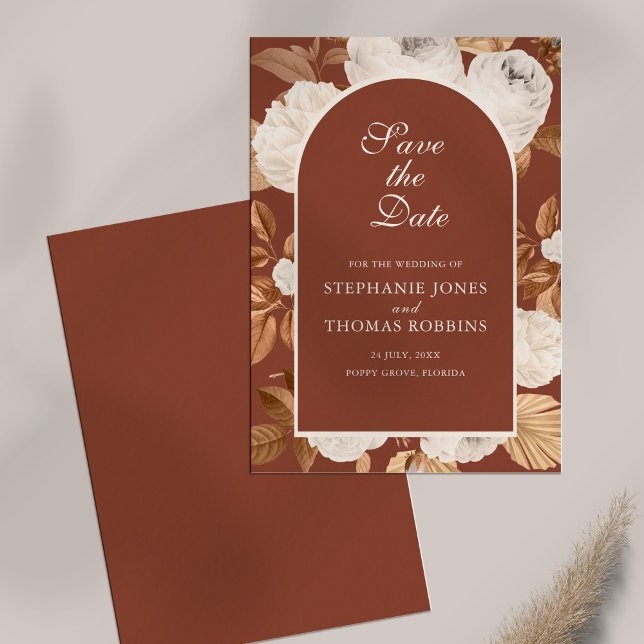 Boho Modern Dark Terracotta Salve o Cartão de Data (Boho Modern Dark Terracotta Save the Date Card on white table)