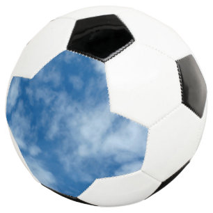 Bola De Futebol Céu Azul com Nuvens Foto na Bola do Futebol