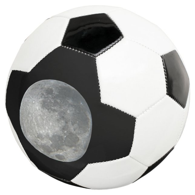 Bola De Futebol Close-Up Lua Cheia no Céu Noturno. Fotografia (Três quartos)