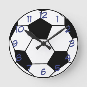 Bola de futebol com relógio de parede azul
