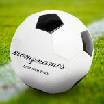 Bola De Futebol Melhor Mãe Personalizada Nome De Caligrafia<br><div class="desc">Celebre as mães especiais da sua vida com a nossa design de Nome da Caligrafia da Melhor Mãe Personalizada, perfeita para Dia de as mães, aniversários ou qualquer ocasião para mostrar seu amor. Este presente elegante e personalizável é ideal para todas as mães — sejam elas a melhor mãe do...</div>