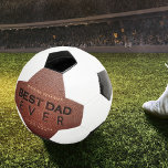 Bola De Futebol O melhor pai de Dia de os pais de couro marrom te<br><div class="desc">Couro marrom "MELHOR PAI NUNCA" ousado tipografia marca bola personalizada de futebol com o nome de seu pai,  seu texto e assinatura. O              pode ser um presente de manutenção de excelente para o seu pai para Dia de os pais,  aniversário,  Natal ou qualquer outra ocasião.</div>