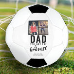 Bola De Futebol Pai que você é a foto do Dia 2 do Pai Mais Bravo<br><div class="desc">Pai que seja a Bola Fotográfica do Dia 2 do Pai Mais Bravo. Modelo de foto do pai 2 mais bravest. Personalize-o com duas fotos e nomes. O texto é tipografia negra moderna. Você pode alterar qualquer texto ou apagá-lo. Um presente perfeito para um pai ou novo papai no dia...</div>