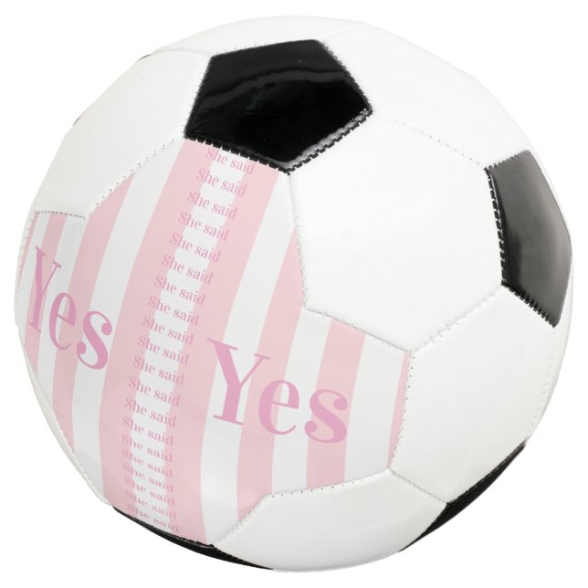 Bola de Futebol Rosa e Listra Branca Ela disse Sim (Três quartos)