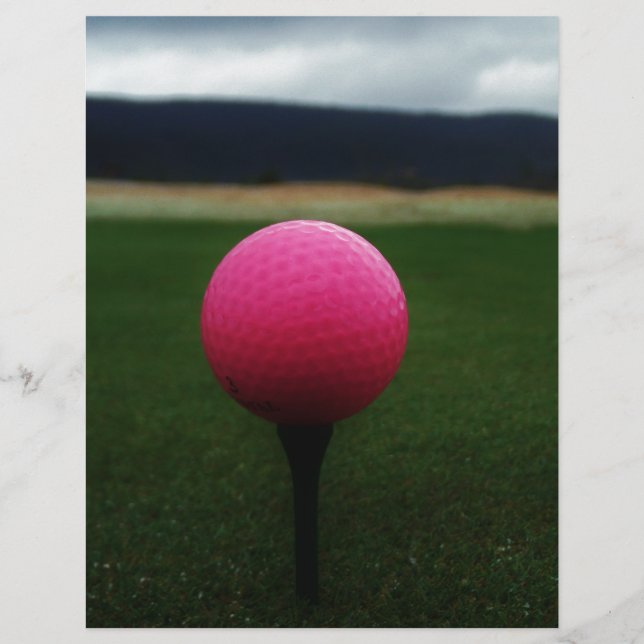 Bola de Golfe Rosa em campo de golfe na montanha (Frente)