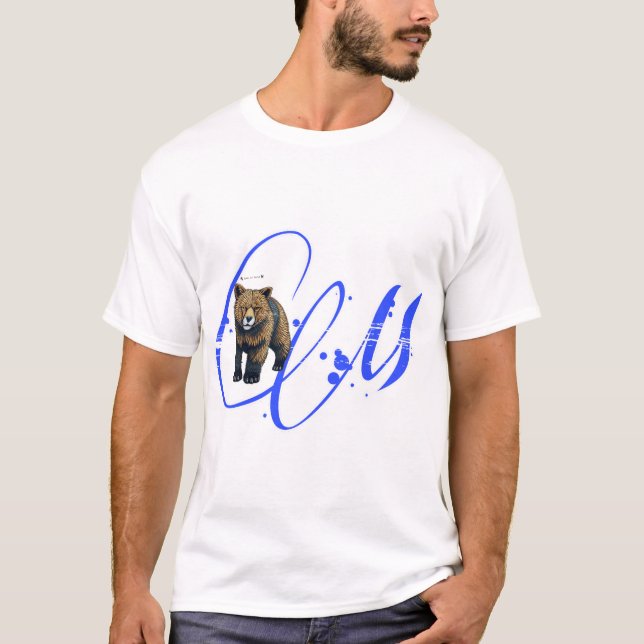 Bold CM Bear Graphic - T-Shirt (Frente)