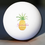 Bolinha De Ping Pong Ananás personalizado<br><div class="desc">Esta Bola de Pong de Ping giro é decorada com um abacaxi desenhado à mão em tons de amarelo e verde com tipografia rosa. Facilmente personalizável com o nosso nome. Porque nós criamos nosso próprio trabalho de arte você não encontrará essa imagem exata de outros designers. Original Watercolor © Michele...</div>